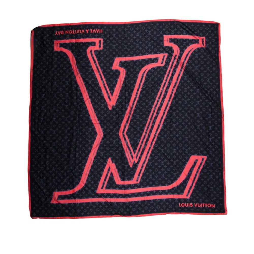 LOUIS VUITTON
2018 LV Monogram Scarf